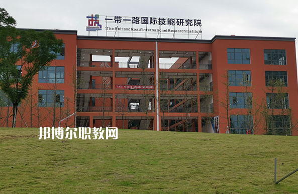 重慶2021年初中畢業(yè)讀什么中專學校好