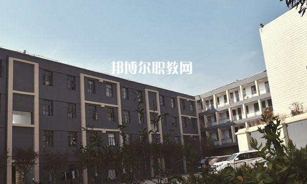 云南冶金高級(jí)技工學(xué)校2021年學(xué)費(fèi)。收費(fèi)多少