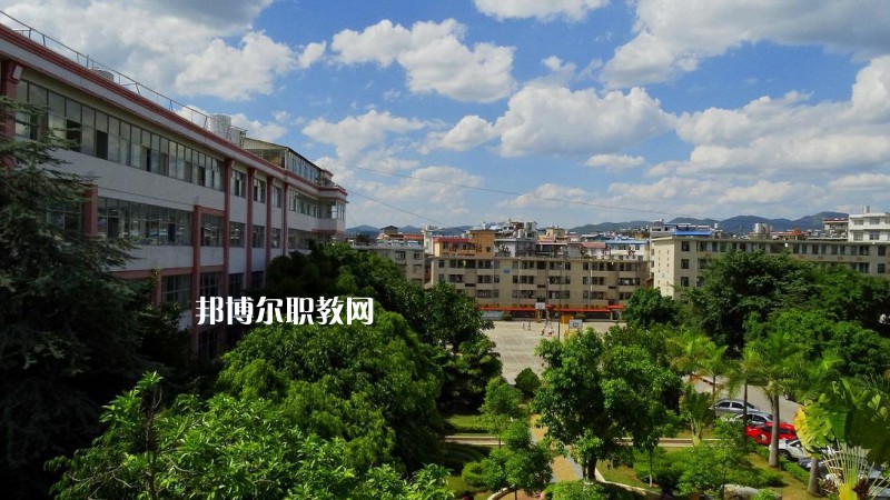 思茅衛(wèi)生學(xué)校2021年報(bào)名條件、招生要求、招生對象