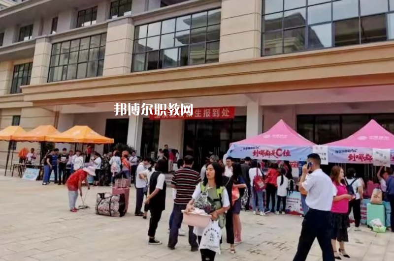 云南玉溪衛(wèi)生學(xué)校2021年報(bào)名條件、招生要求、招生對象