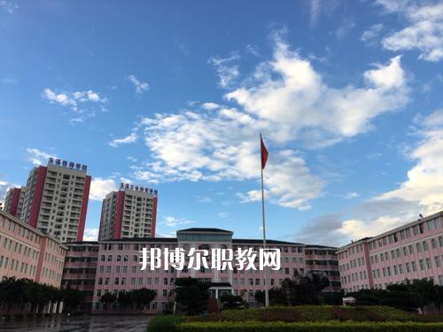 玉溪工業(yè)財貿學校2021年學費。收費多少