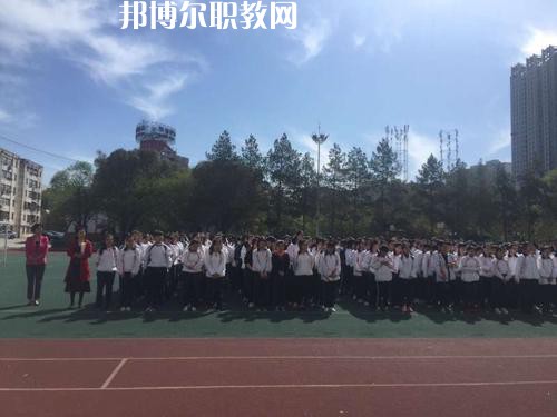 新疆石河子衛(wèi)生學(xué)校2021年學(xué)費(fèi)、收費(fèi)多少