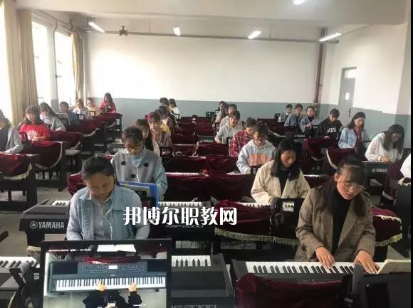甘肅省臨夏州職業(yè)技術(shù)學校2022年報名條件、招生要求、招生對象