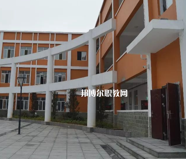 黔南州技工學(xué)校2022年報(bào)名條件、招生要求、招生對(duì)象