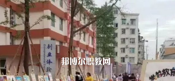 天府成人中等專業(yè)學(xué)校2022年學(xué)費(fèi)、收費(fèi)多少