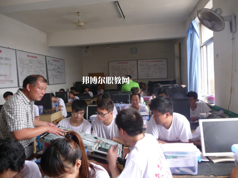 蘭州電子工業(yè)學(xué)校2022年學(xué)費(fèi)、收費(fèi)多少