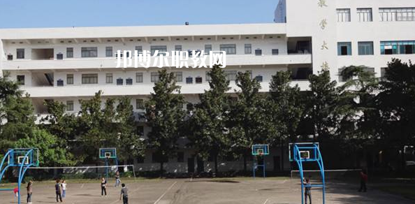 盤(pán)州市技工學(xué)校2022年招生辦聯(lián)系電話(huà)