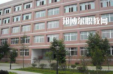六盤水現(xiàn)代職業(yè)技術(shù)學(xué)校2022年報(bào)名條件、招生要求、招生對(duì)象