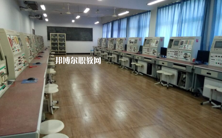 秦皇島現(xiàn)代經(jīng)濟(jì)中等專業(yè)學(xué)校2022年報名條件、招生要求、招生對象