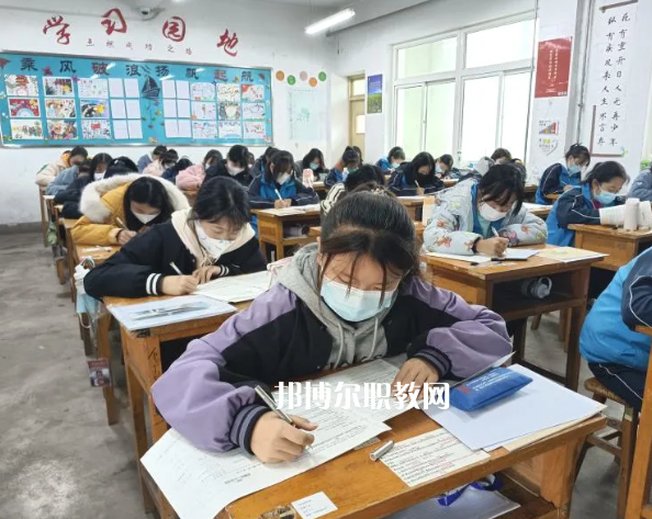 平?jīng)隼砉ぶ械葘I(yè)學(xué)校2022年報名條件、招生要求、招生對象