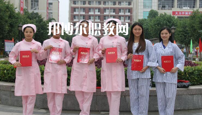 廉江市衛(wèi)生職業(yè)技術學校2022年報名條件、招生要求、招生對象