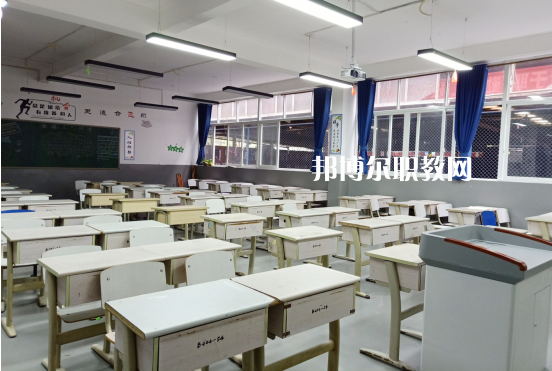重慶機(jī)電技工學(xué)校2022年招生辦聯(lián)系電話(huà)