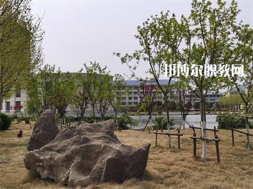 江蘇省連云港工貿(mào)高等職業(yè)技術(shù)學校2022年有哪些專業(yè)