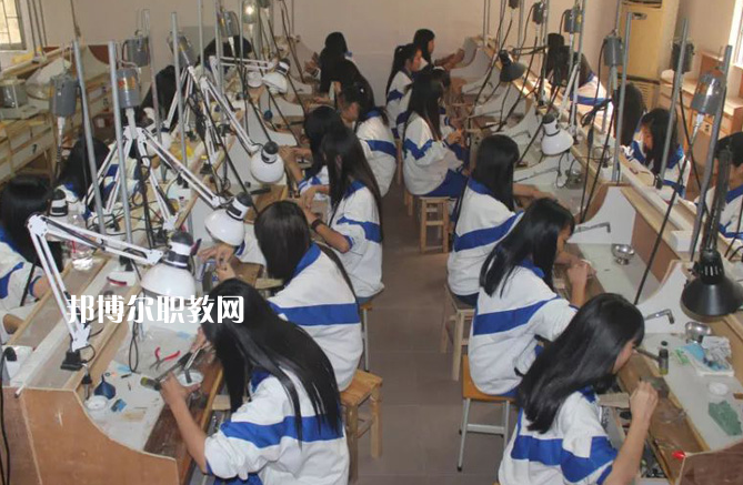 東莞實驗技工學(xué)校2022年報名條件、招生要求、招生對象