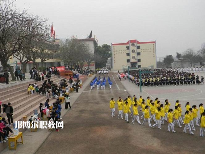 重慶萬(wàn)州商貿(mào)中等專(zhuān)業(yè)學(xué)校2022年學(xué)費(fèi)、收費(fèi)多少