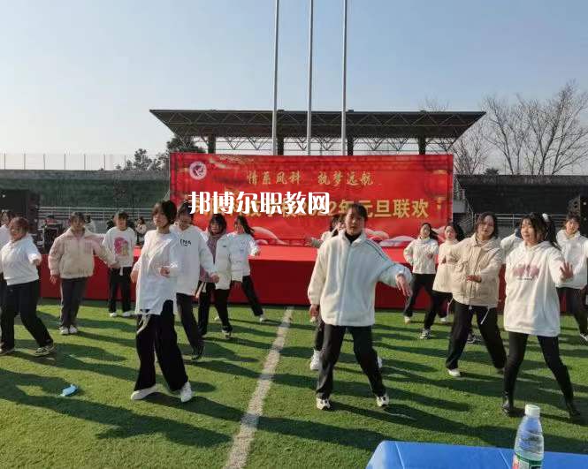 鳳陽(yáng)科技學(xué)校2022年報(bào)名條件、招生要求、招生對(duì)象