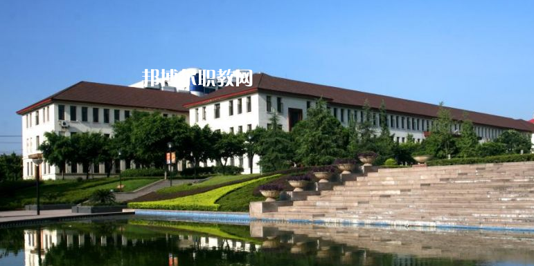 重慶醫(yī)科學(xué)校2022年學(xué)費、收費多少