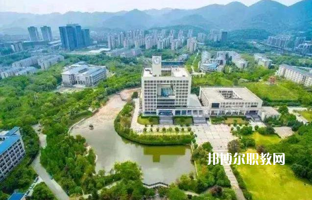 重慶醫(yī)科學(xué)校2022年報名條件、招生要求、招生對象