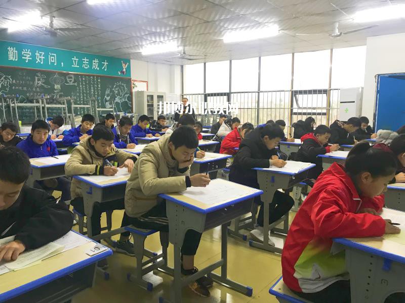 四川達(dá)州鳳凰職業(yè)技術(shù)學(xué)校2022年報名條件、招生要求、招生對象