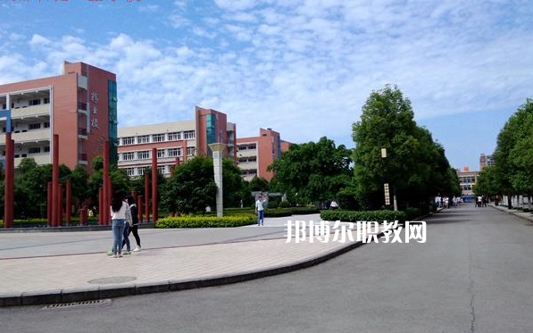 重慶南川隆化職業(yè)中學(xué)校2022年招生簡章