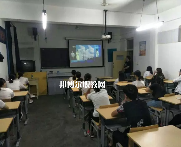 石家莊經(jīng)貿(mào)學(xué)校2022年報(bào)名條件、招生要求、招生對(duì)象