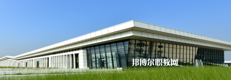 成都交通高級(jí)技工學(xué)校2022年學(xué)費(fèi)、收費(fèi)多少