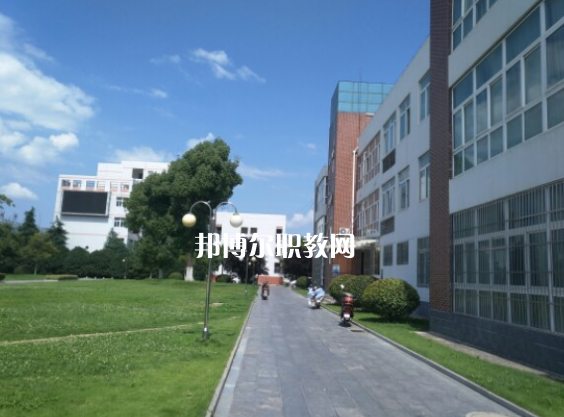 云南廣播電視學(xué)校2022年報(bào)名條件、招生要求、招生對(duì)象