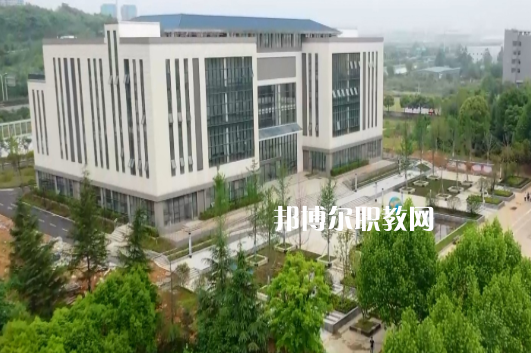 武漢儀表電子學校2022年招生辦聯(lián)系電話