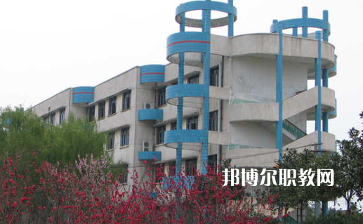武漢第二高級(jí)技工學(xué)校2022年報(bào)名條件、招生要求、招生對(duì)象