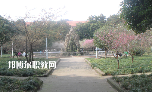 湖北汽車工業(yè)實(shí)驗(yàn)技工學(xué)校2022年報(bào)名條件、招生要求、招生對(duì)象