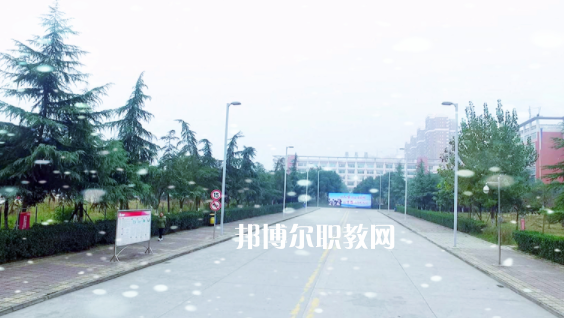 四川省南充外國語中等專業(yè)學校2023年報名條件、招生要求、招生對象