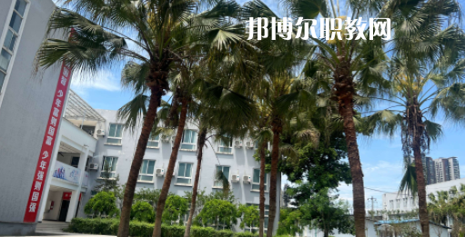 成都光華技工學(xué)校地址在哪里，哪個地區(qū)，哪個城市?