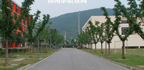 蘇州市紡織工業(yè)職工中等專業(yè)學(xué)校地址在哪里，哪個(gè)地區(qū)，哪個(gè)城市?