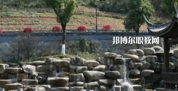 杭州市富陽(yáng)區(qū)職業(yè)高級(jí)中學(xué)地址在哪里，哪個(gè)地區(qū)，哪個(gè)城市?