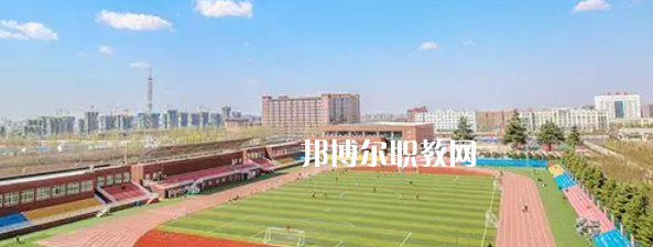 西安培華學(xué)院附屬職業(yè)中等專業(yè)學(xué)校地址在哪里，哪個地區(qū)，哪個城市?