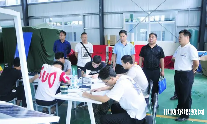 盧氏工業(yè)中等專(zhuān)業(yè)學(xué)校網(wǎng)站網(wǎng)址主頁(yè)