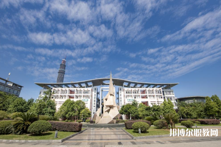 四川城市技師學(xué)院地址，乘車路線 