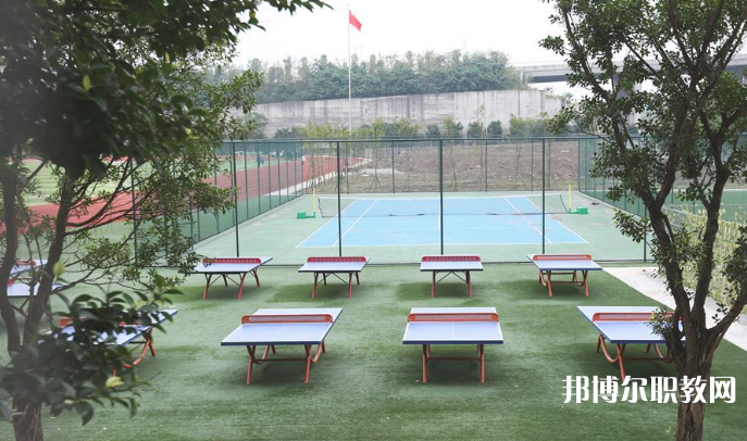 重慶2024年中專學(xué)?？刹豢梢钥即髮W(xué)