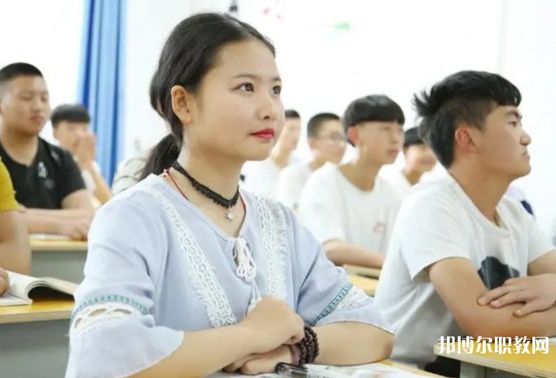 四川2024年上中專學(xué)?？刹豢梢钥即髮W(xué)