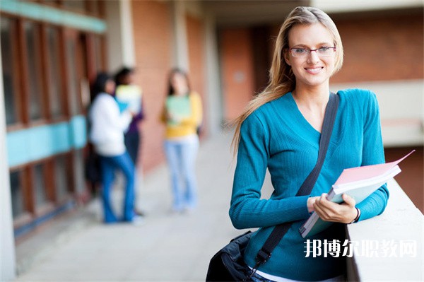 廣西哪里的中專學(xué)校能讀計算機(jī)及應(yīng)用專業(yè)