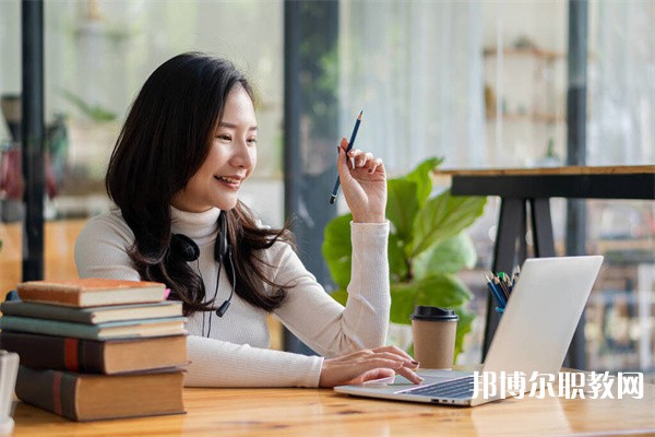 廣西哪里的職教中心能讀計算機平面設計專業(yè)