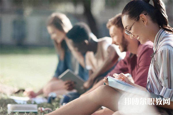 廣西哪里的中職學校能讀制冷設(shè)備安裝與維修專業(yè)