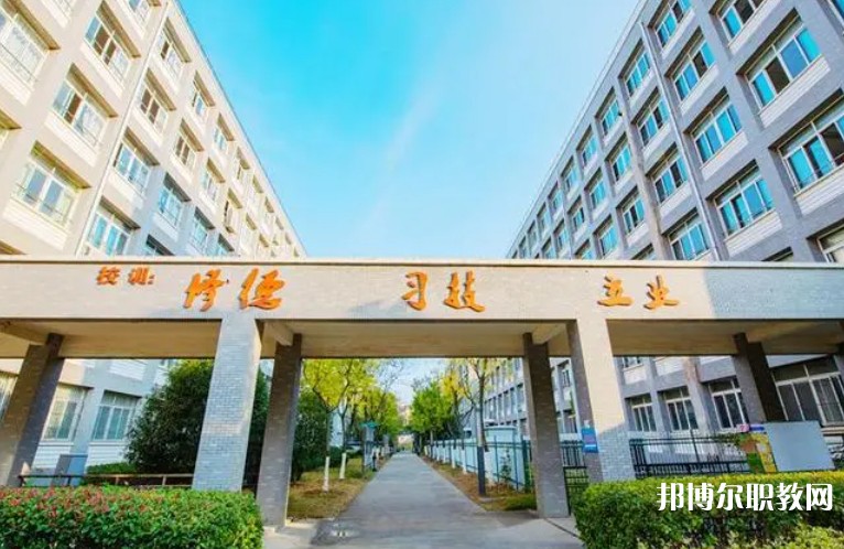 2024青島西海岸新區(qū)職業(yè)中等專業(yè)學(xué)校招生計(jì)劃 招生人數(shù)是多少(附要求、條件、對(duì)象)