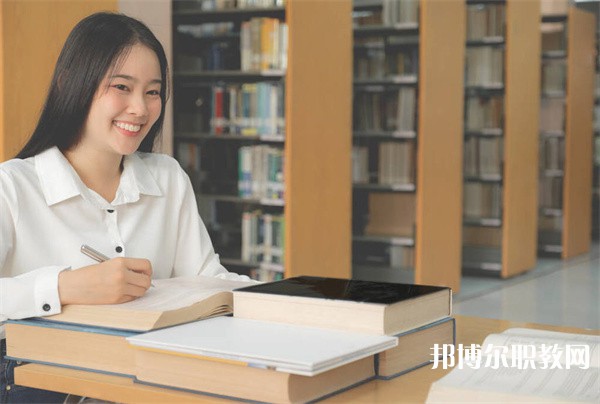 廣西哪里的中職學(xué)校能讀計(jì)算機(jī)與數(shù)碼產(chǎn)品維修專(zhuān)業(yè)