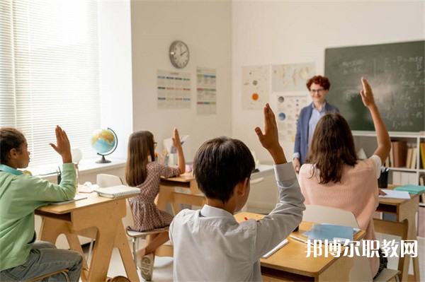 四川哪里的職業(yè)中學能讀酒店服務管理專業(yè)