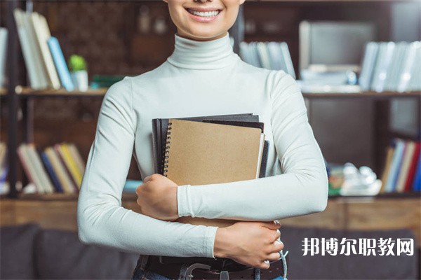 四川哪里的中專(zhuān)學(xué)校能讀房地產(chǎn)經(jīng)營(yíng)與估價(jià)專(zhuān)業(yè)