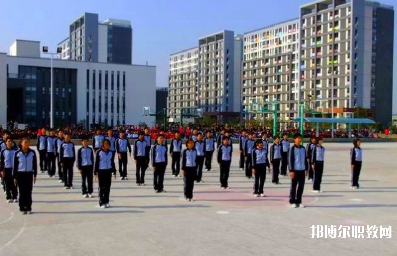 安徽2025年鐵路學(xué)校中專升大?？际裁? width=