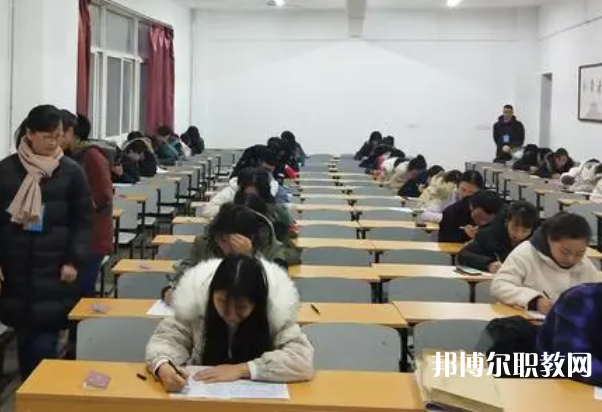 2025海南中專學(xué)校最新排名前三名單