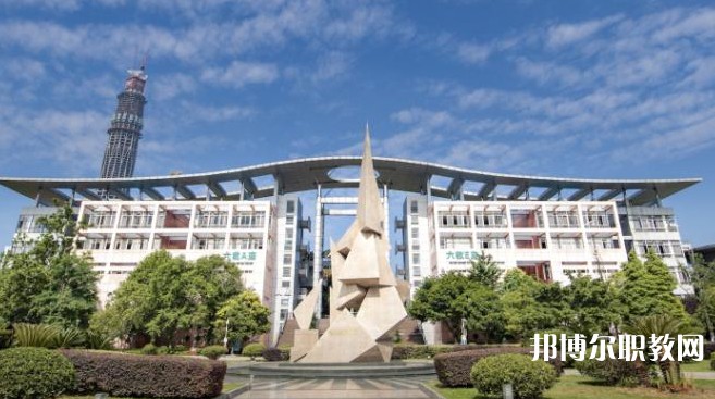 成都2025年女生初中畢業(yè)上鐵路學(xué)校