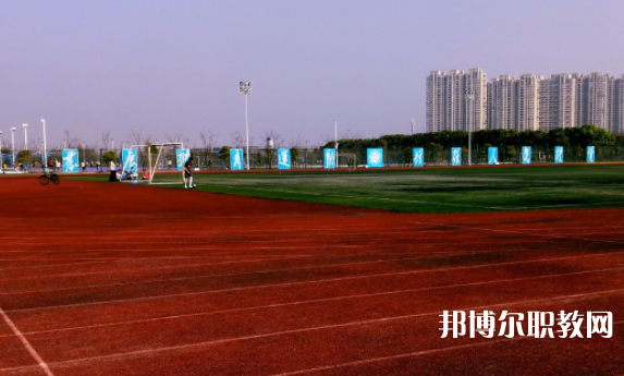 成都2025年中專鐵路學(xué)?？梢钥即髮? width=